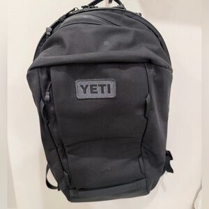 YETI Crossroads 27L Backpack
